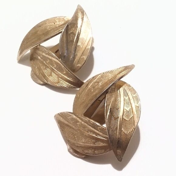 Vintage Bergere Mid Century Three Leaf Gold Tone Clip Earrings - Picture 2 of 6